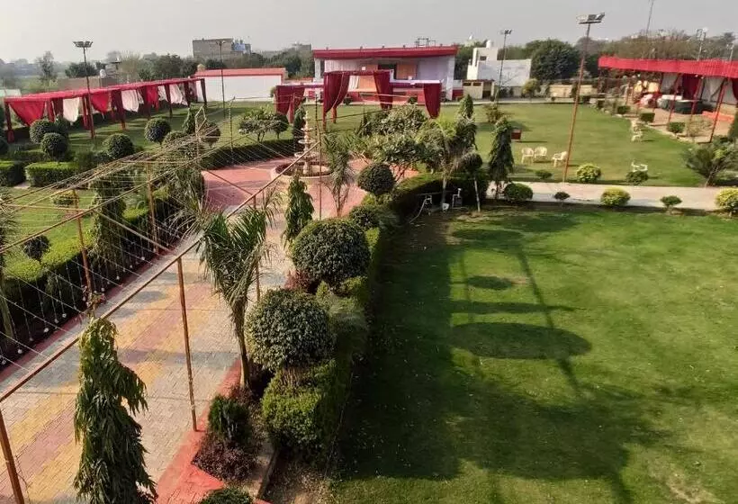 Hotelli Prem Garden & Resort
