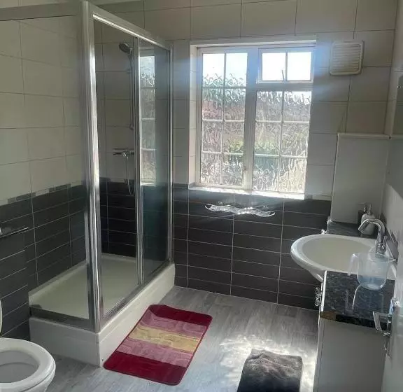 Majatalo Baraka Edgware