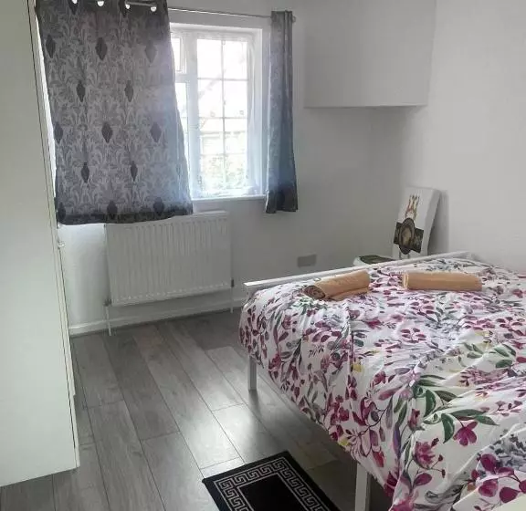 Majatalo Baraka Edgware