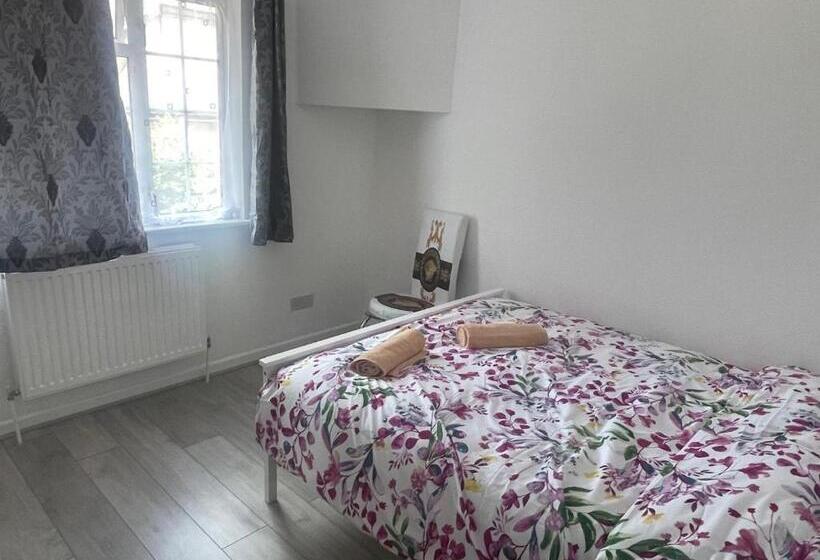 بنسيون Baraka Edgware