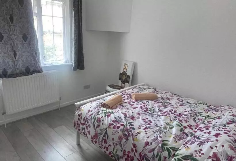 Majatalo Baraka Edgware