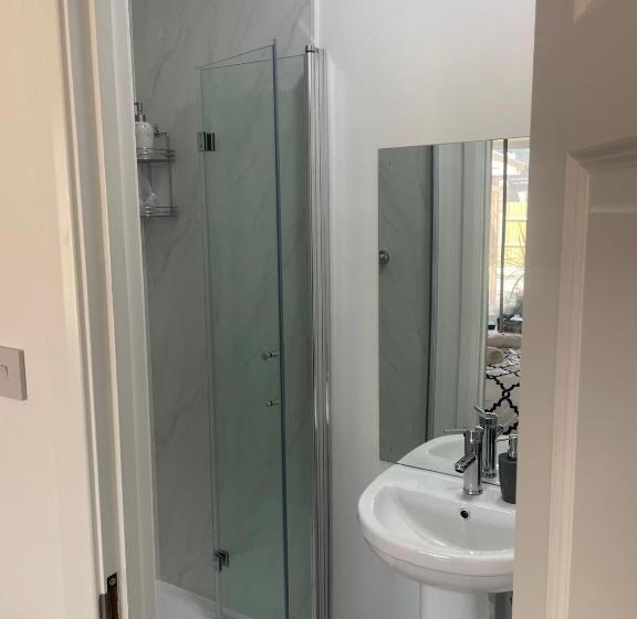 بنسيون Baraka Edgware