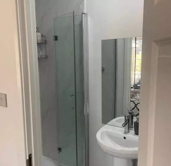 Majatalo Baraka Edgware