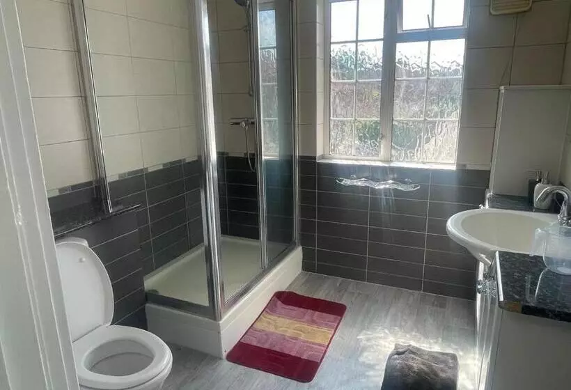 Majatalo Baraka Edgware