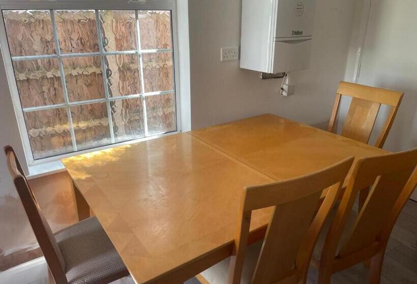 بنسيون Baraka Edgware