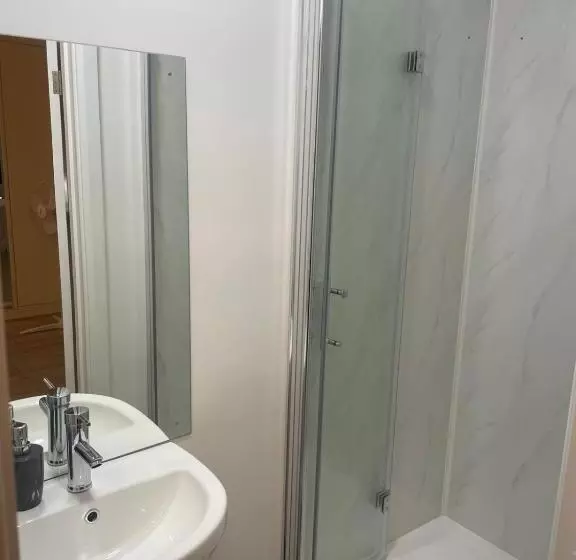 Majatalo Baraka Edgware