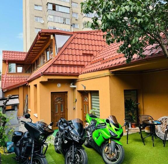 پانسیون Căsuța Din Brașov