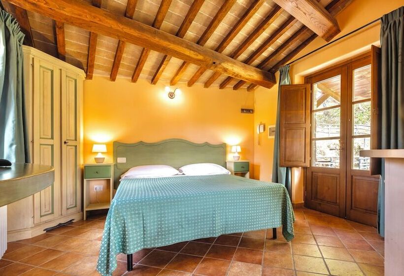 Residence With Thermal Pools In Sorano