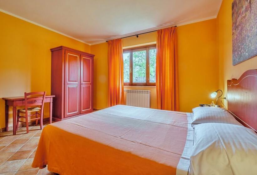 Residence With Thermal Pools In Sorano