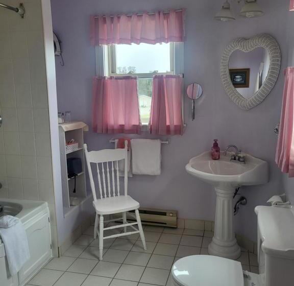 فندق Cranberry Cove Inn