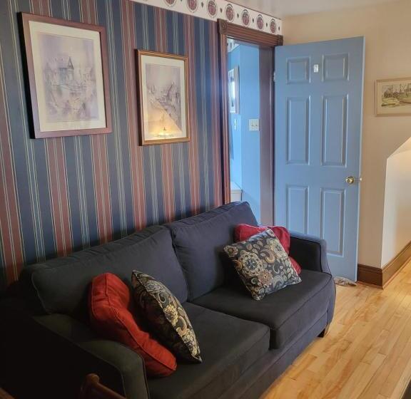 فندق Cranberry Cove Inn