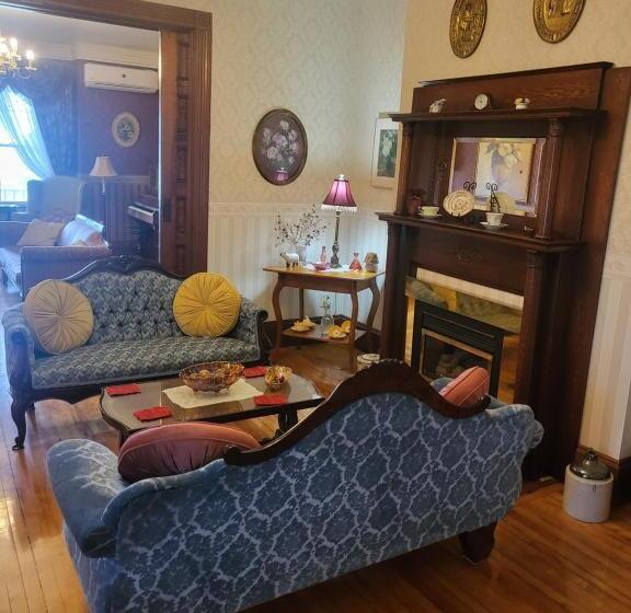 فندق Cranberry Cove Inn