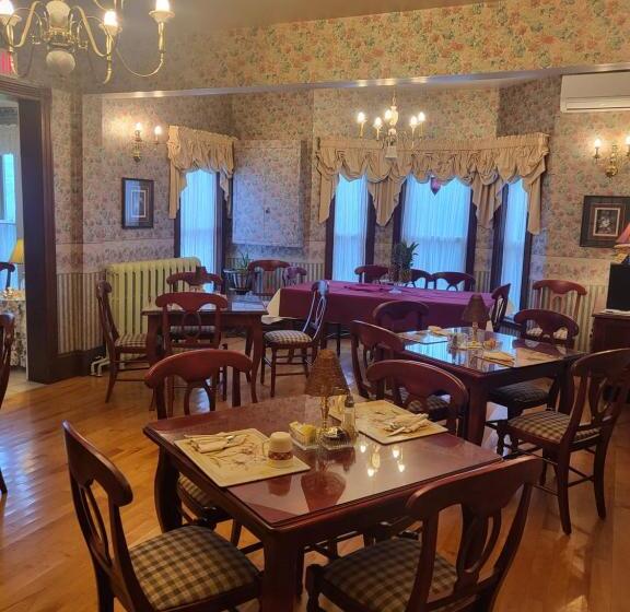 فندق Cranberry Cove Inn