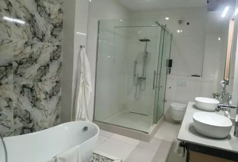 هتل G Pinnacle Signature