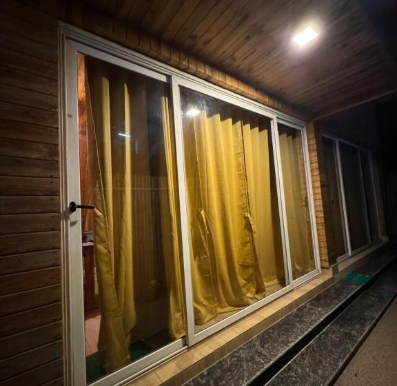 호텔 Hills Hoppers Deluxe