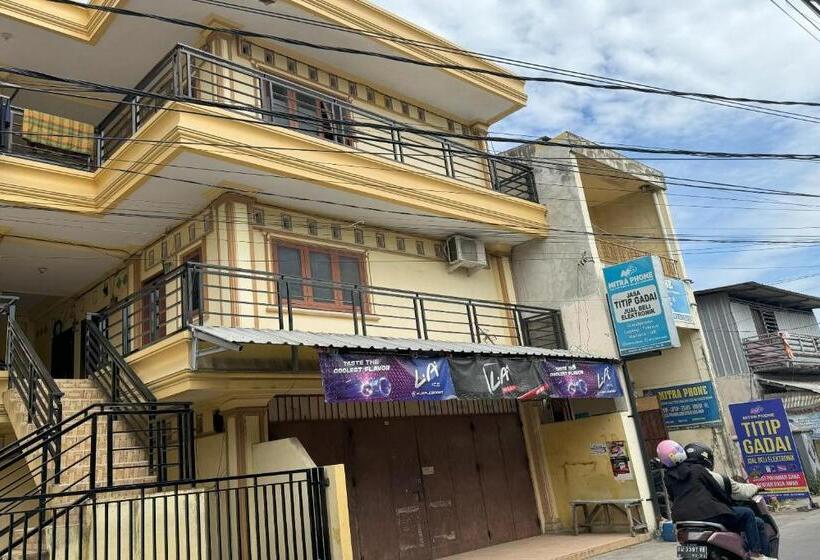 ホテル Oyo 94160 Kost Btnompo