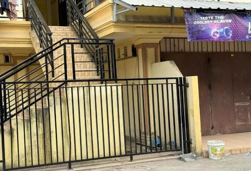 Hotelli Oyo 94160 Kost Btnompo