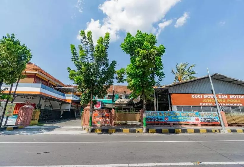 Hotelli Oyo 94172 Mata Air Guest House Madiun