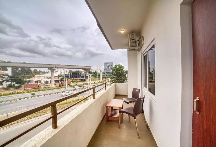Hotelli Stay On The Way Near Bangalore Airport