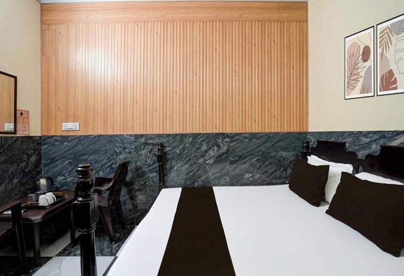 호텔 Super Collection O Lake Palace Road Formerly Green View