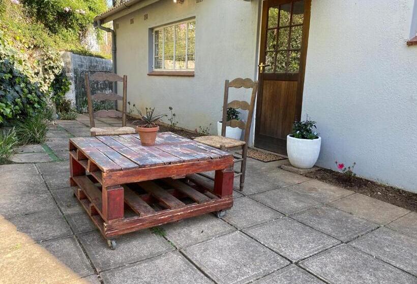 بنسيون Happy Hilton Guest House