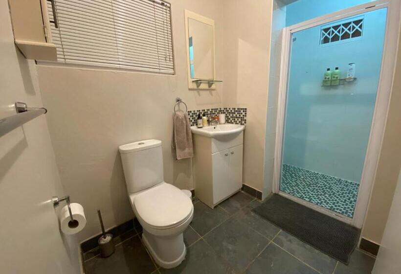 بنسيون Happy Hilton Guest House