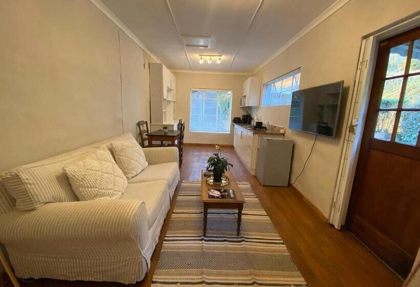 بنسيون Happy Hilton Guest House