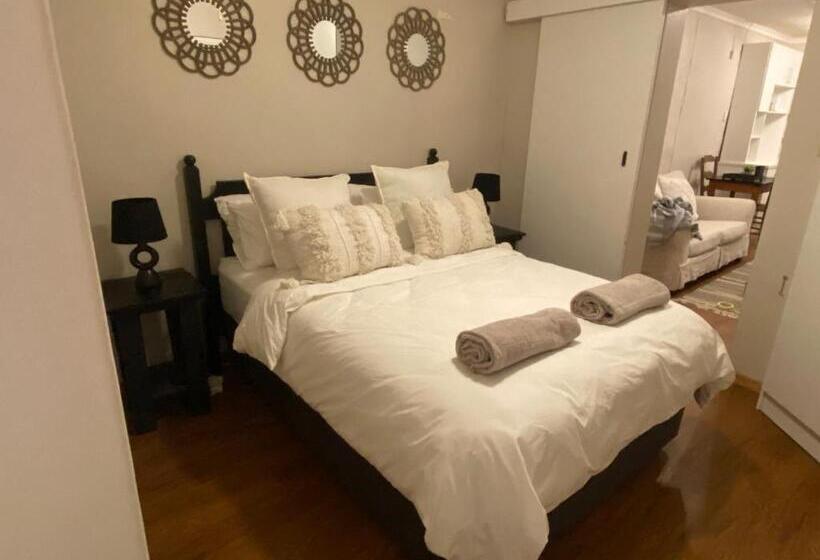 بنسيون Happy Hilton Guest House