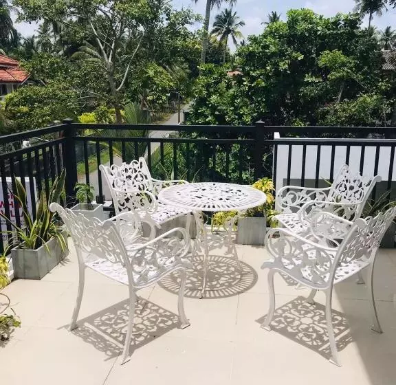 Majatalo Sri White Villa Airport Boutique