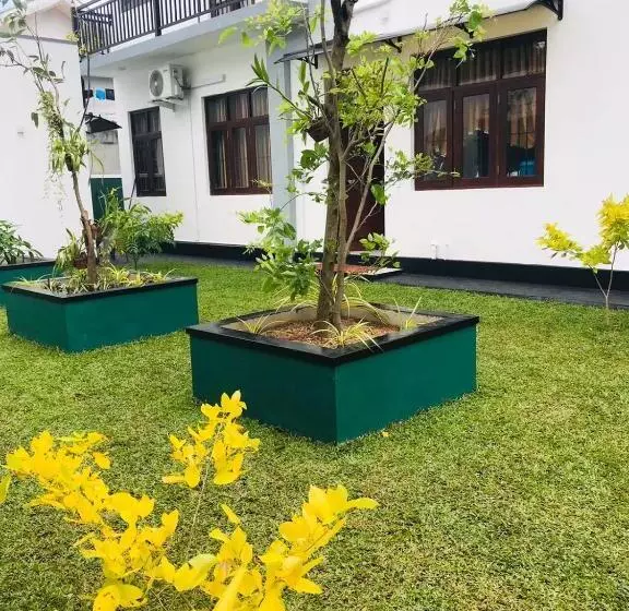 Majatalo Sri White Villa Airport Boutique