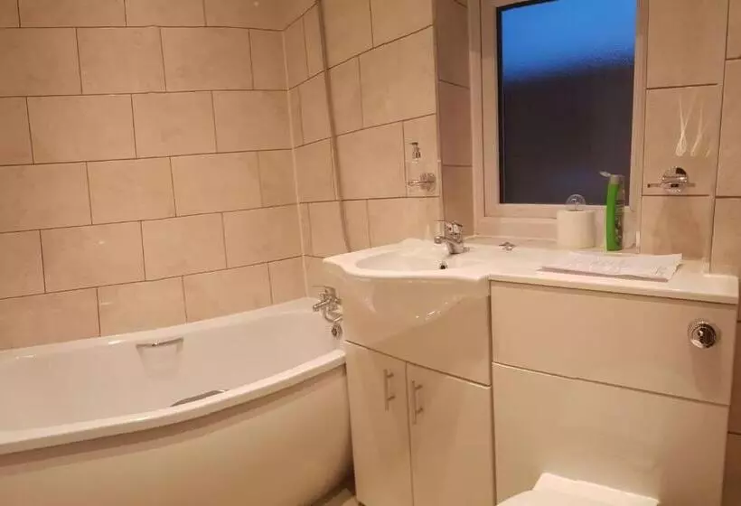 Retkeilymaja Private Rooms Near Hither Green Station