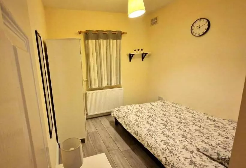 Retkeilymaja Private Rooms Near Hither Green Station