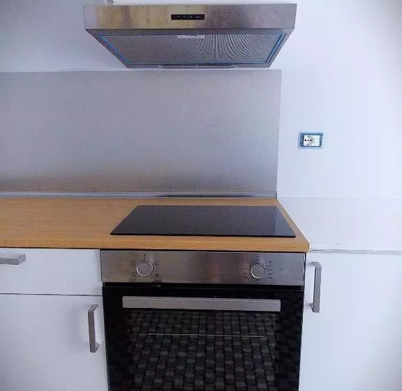 تختخواب و صبحانه Central Palace