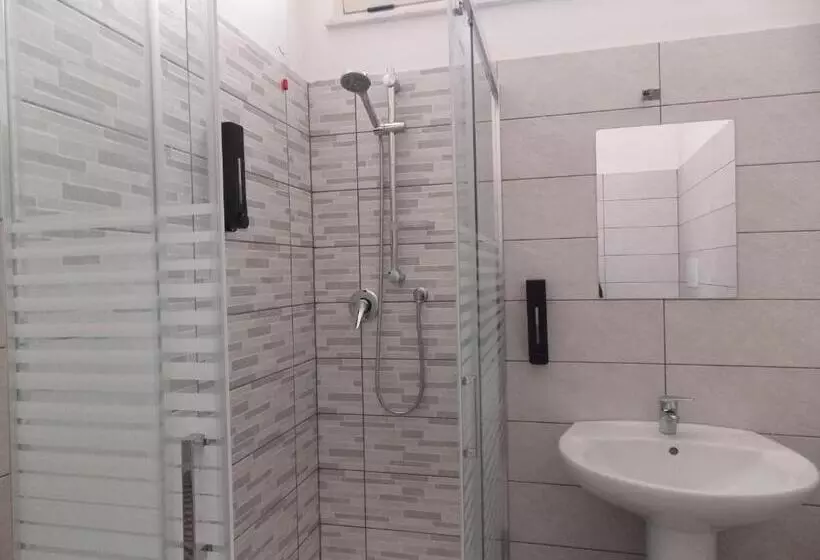 تختخواب و صبحانه Central Palace