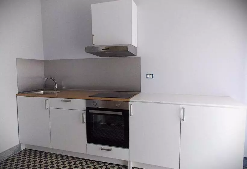 تختخواب و صبحانه Central Palace