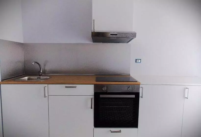 تختخواب و صبحانه Central Palace