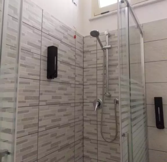 تختخواب و صبحانه Central Palace