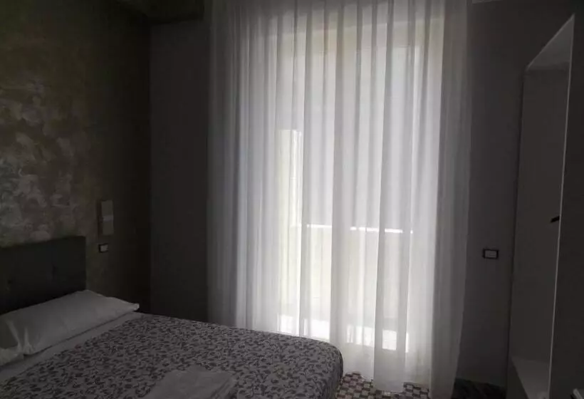 تختخواب و صبحانه Central Palace