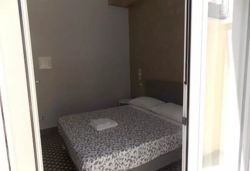 تختخواب و صبحانه Central Palace