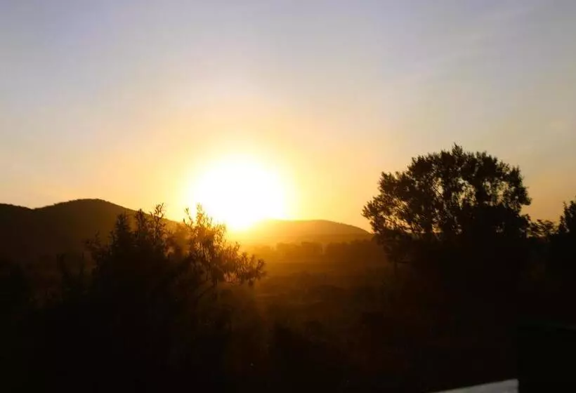 Endeem Mara Resort