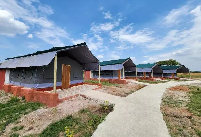 Endeem Mara Resort
