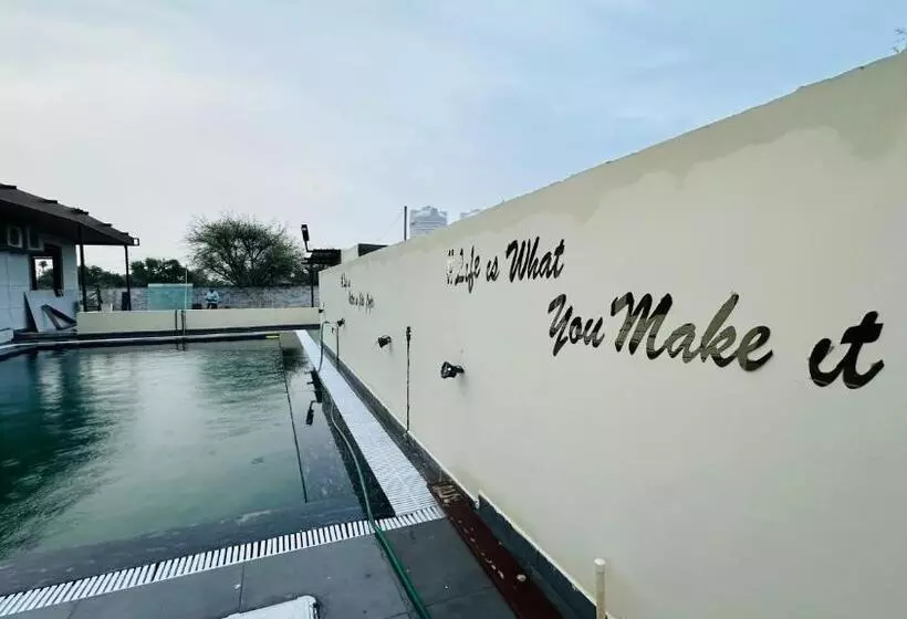 Hotelli Blue Wind Palms Resorts And Stays
