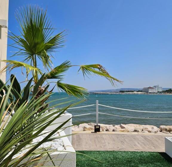 Отель Dada Suites And Sea