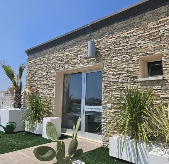 Отель Dada Suites And Sea