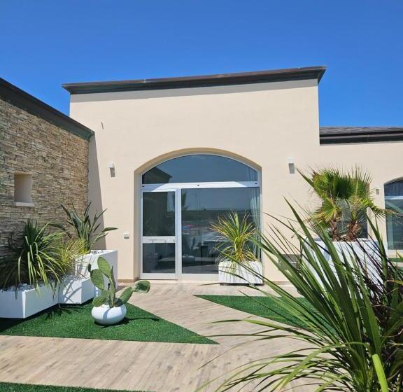 Отель Dada Suites And Sea