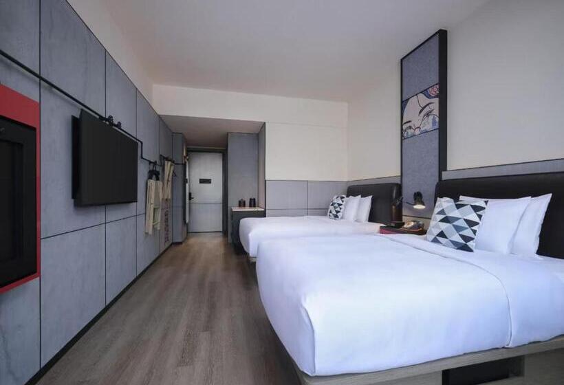 Отель Moxy Ningbo Old Bund
