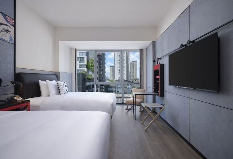 Отель Moxy Ningbo Old Bund