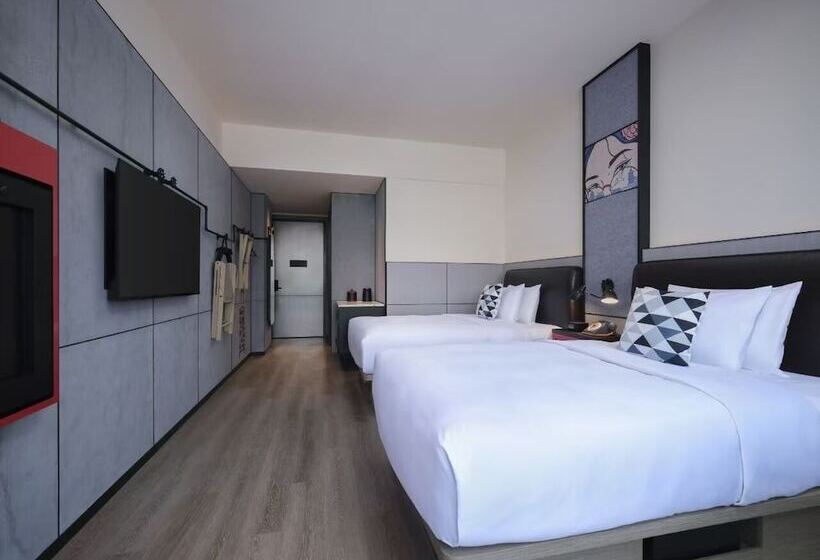 Отель Moxy Ningbo Old Bund