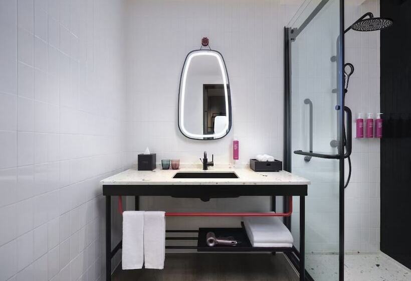 Отель Moxy Ningbo Old Bund
