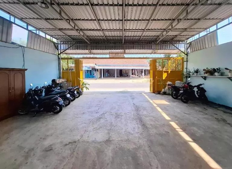 ホテル Reddoorz Near Alun Alun Jepara